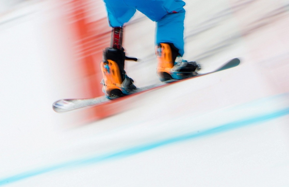 A francia Patrice Barattero a férfi hódeszka versenyében. A parasnowboard új sportág a paralimpiai játékok programjában.