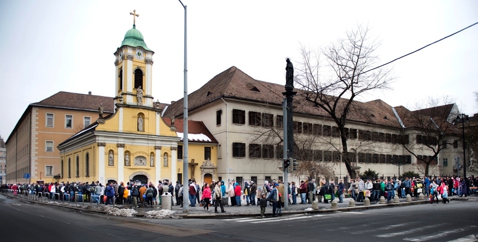 Blaha Lujza tér ételosztás